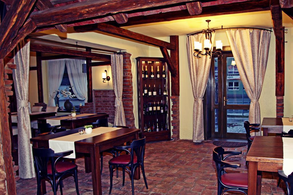 Barock Restaurant & Pension Топольчани Экстерьер фото